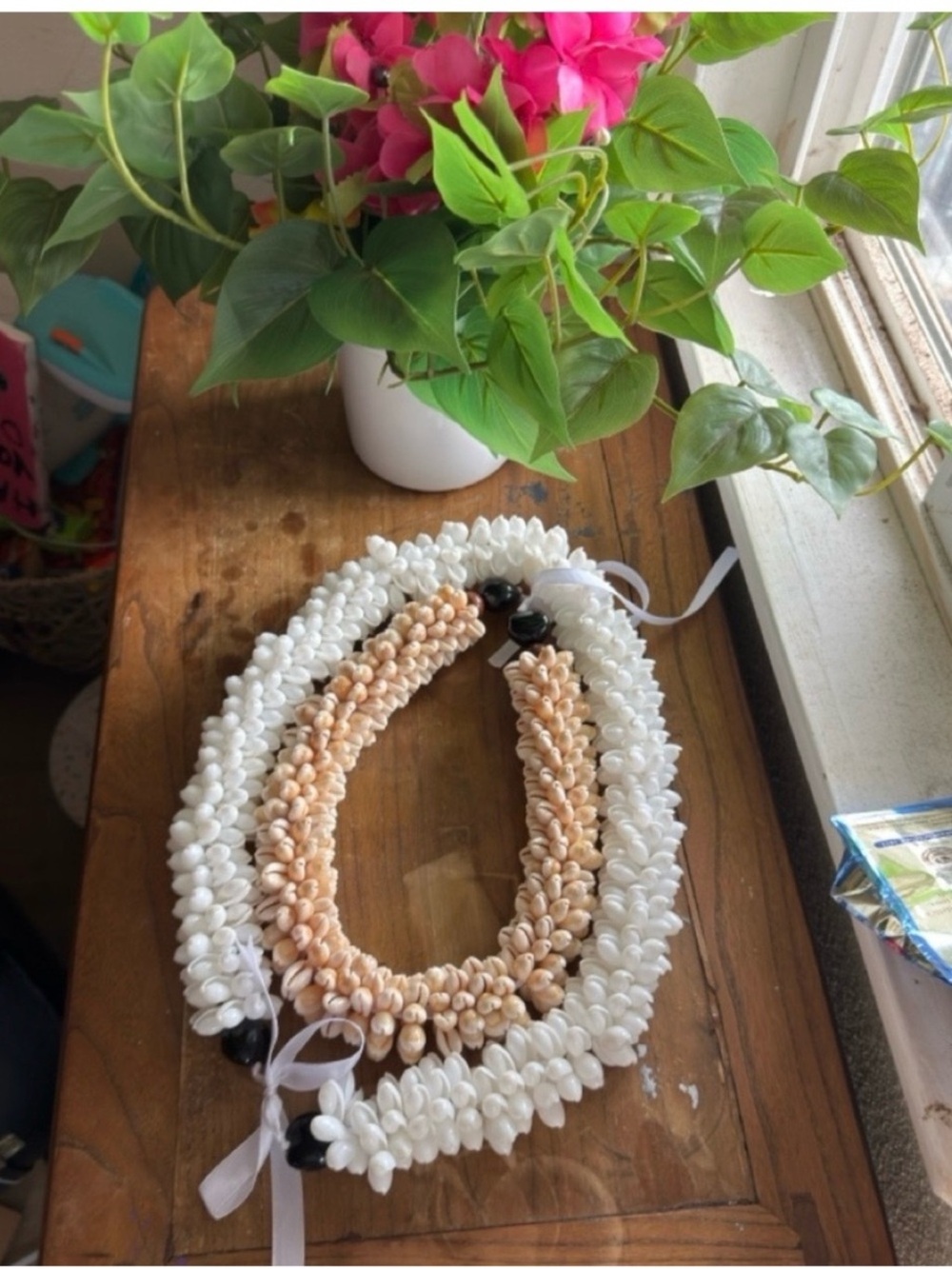 Handcrafted Shell Lei Necklace Set - lei po'o and lei White & Natural